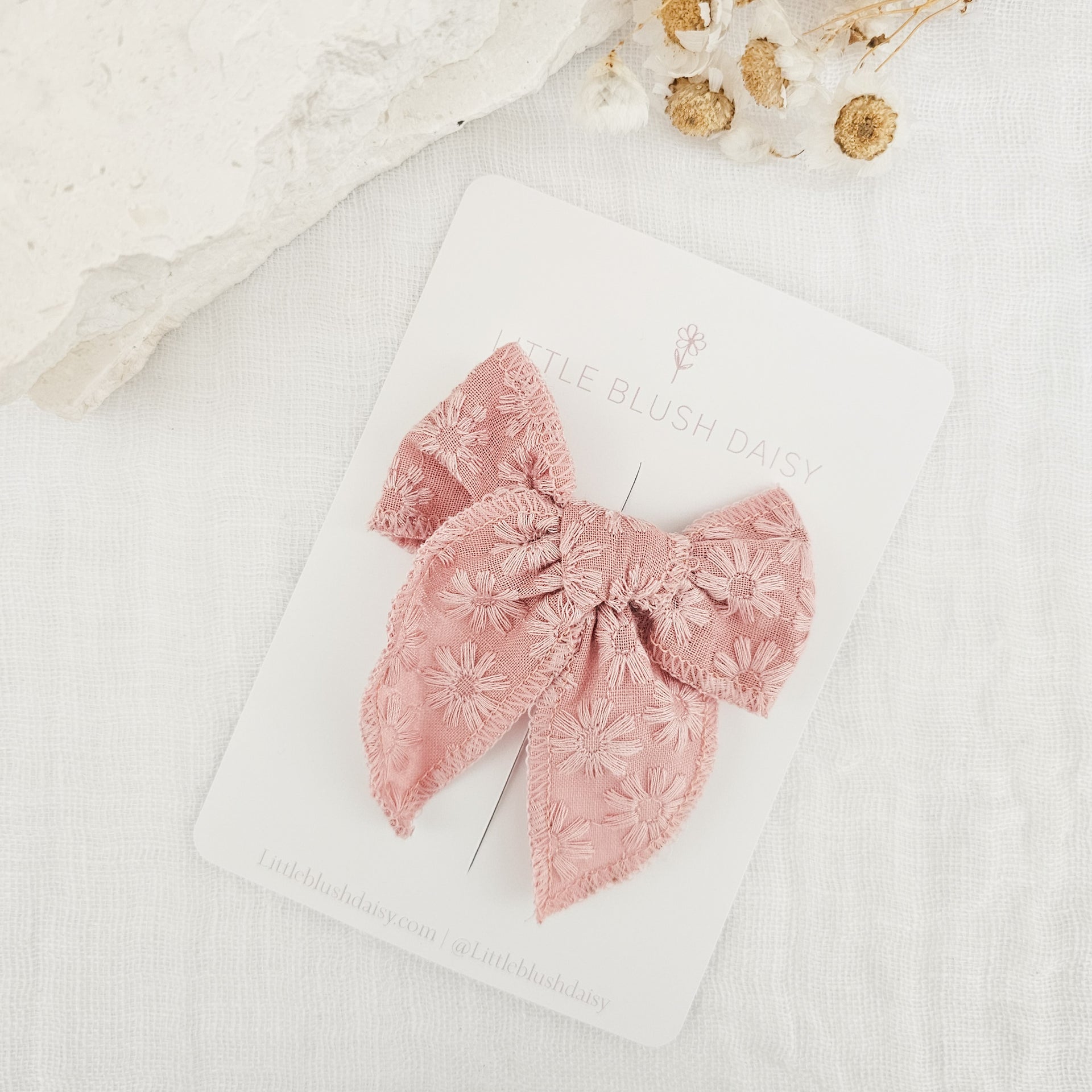 Little Blush Daisy - Daisy Fable Bow/ Single